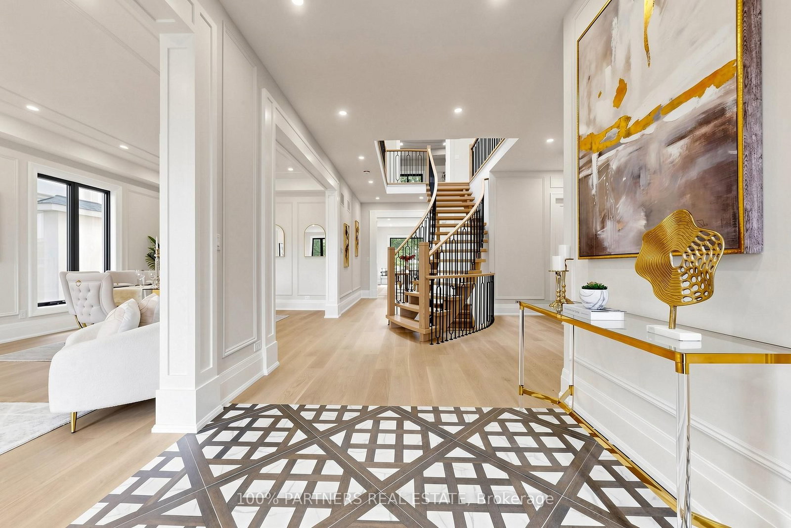160 Lawrence Avenue • Richmond Hill, ON photo 3