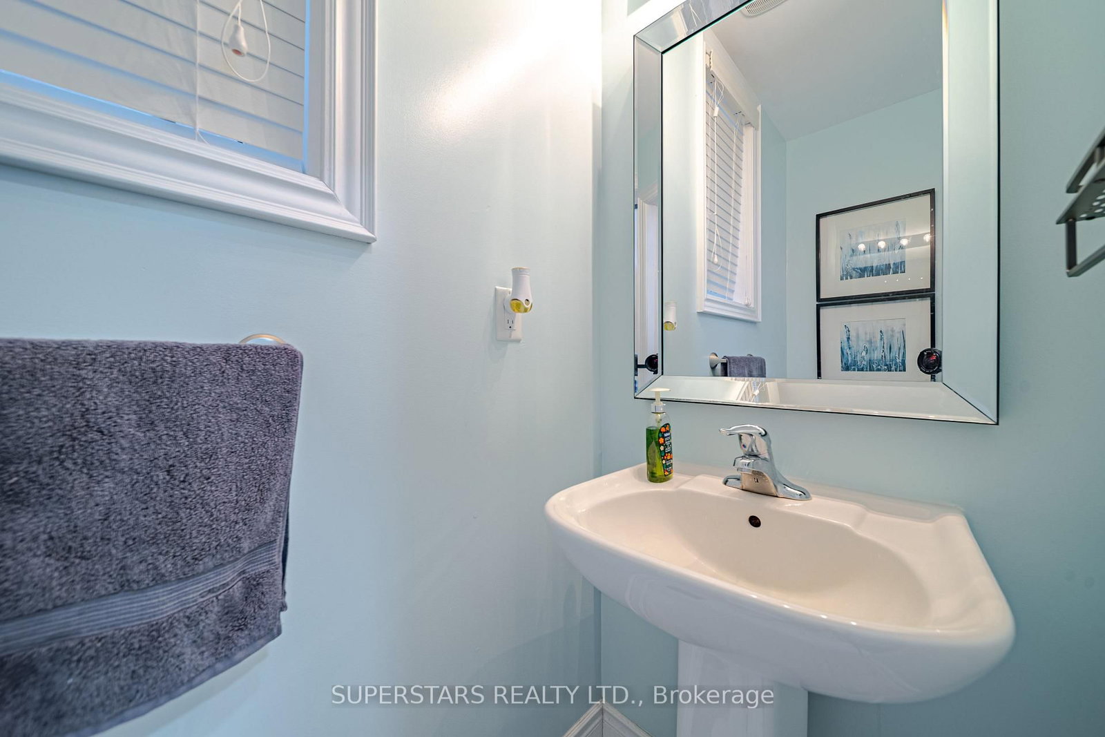 30 Festival Court • East Gwillimbury, ON photo 13
