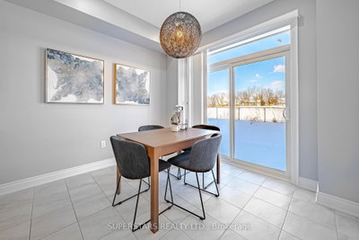 30 Festival Court • East Gwillimbury, ON photo 9