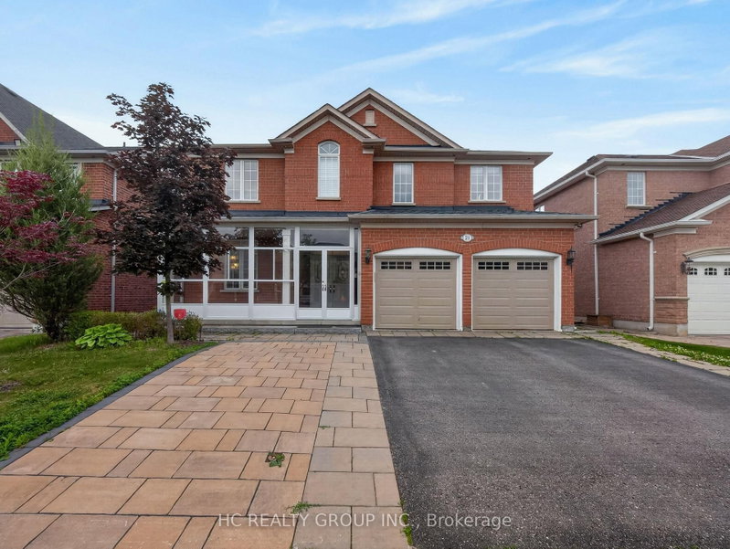 21 Wolf Trail Crescent