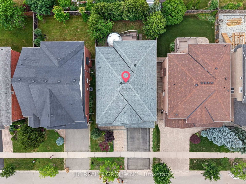 21 Wolf Trail Crescent