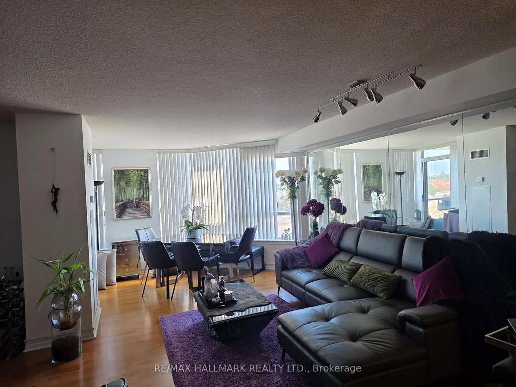 611 - 9017 Leslie Street 4