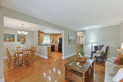 43 Bishop Crescent • Markham, ON photo 8