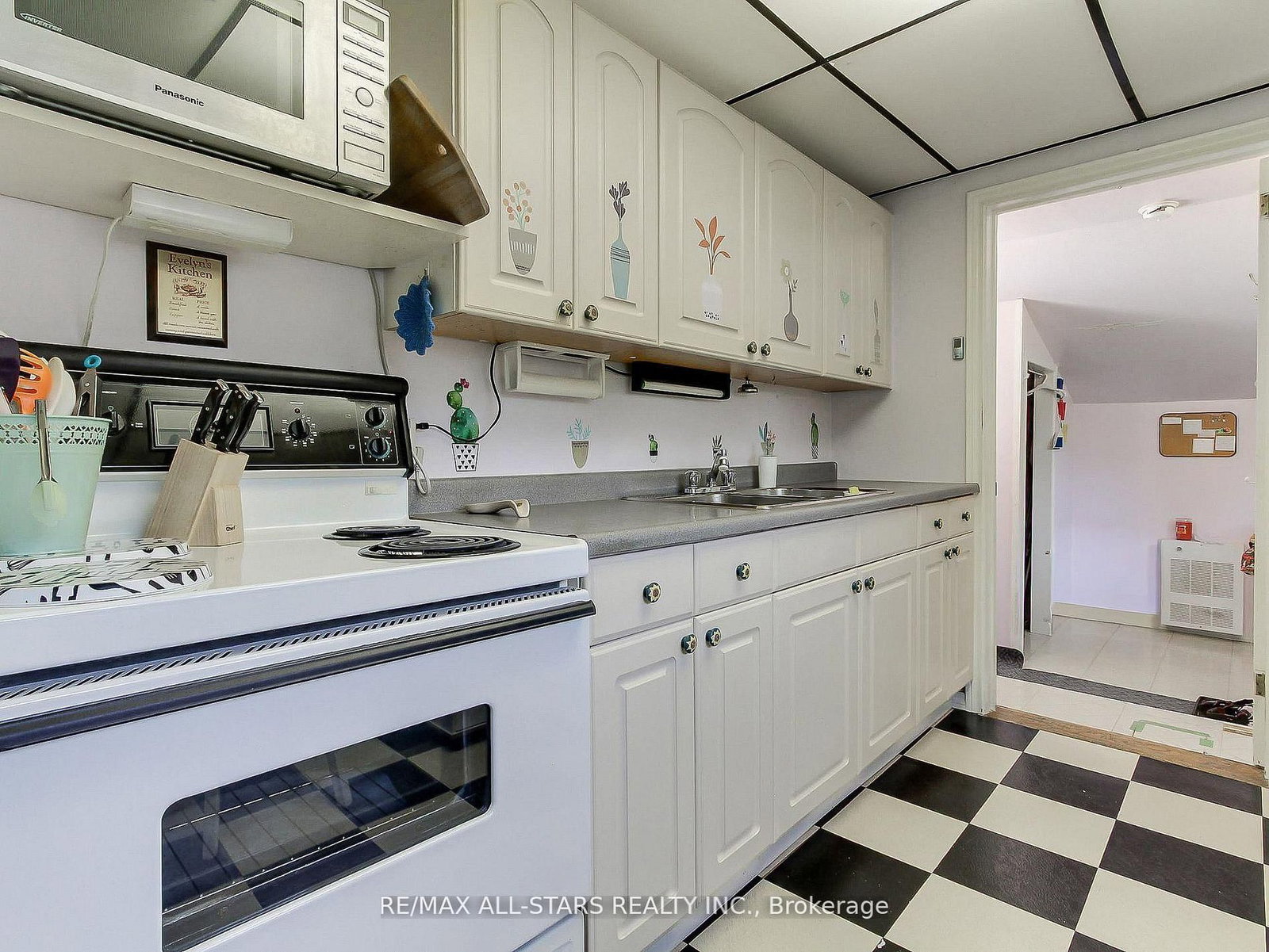 9 Riverglen Drive • Georgina, ON photo 8