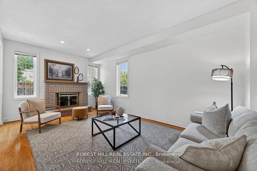 2 Regent Street • Richmond Hill, ON photo 12