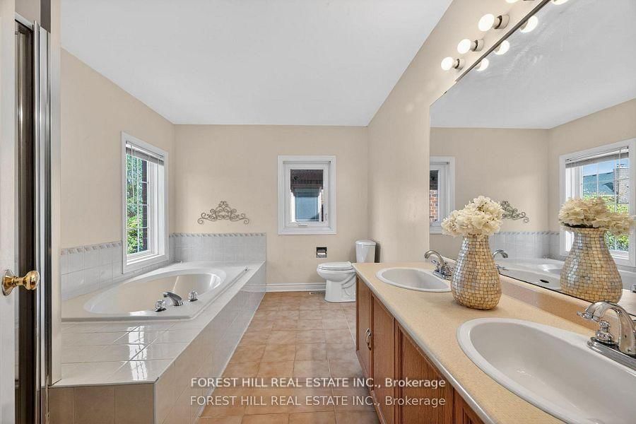 2 Regent Street • Richmond Hill, ON photo 19