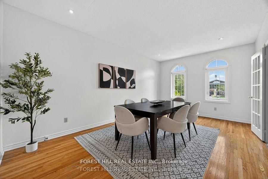 2 Regent Street • Richmond Hill, ON photo 4