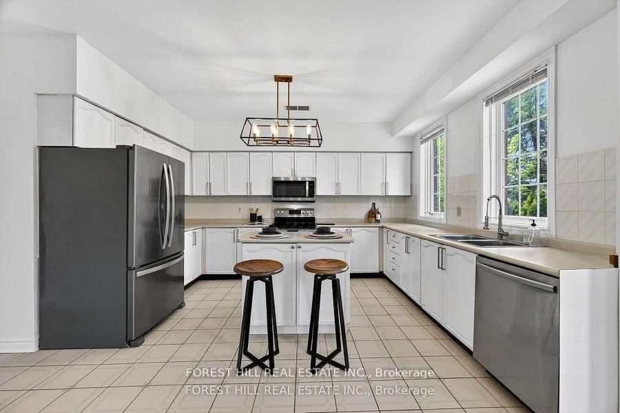 2 Regent Street • Richmond Hill, ON photo 9