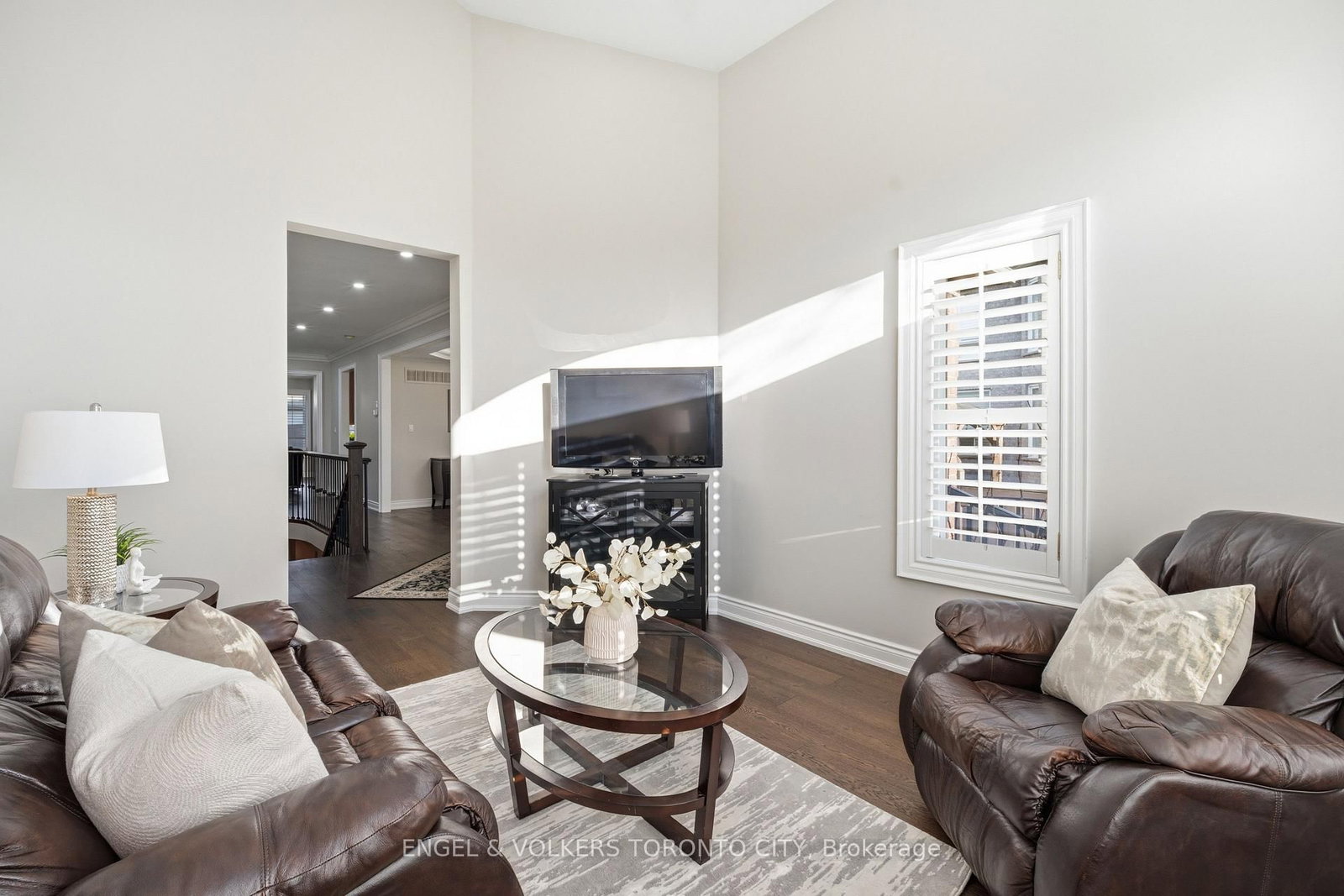 11 Aventura Crescent • Vaughan, ON photo 6