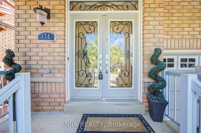 174 Goldenwood Crescent