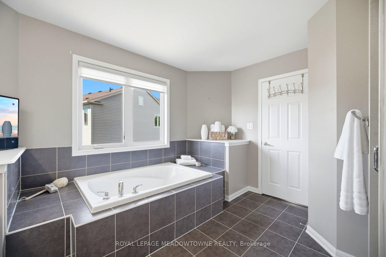214 John W. Taylor Avenue W • New Tecumseth, ON photo 34