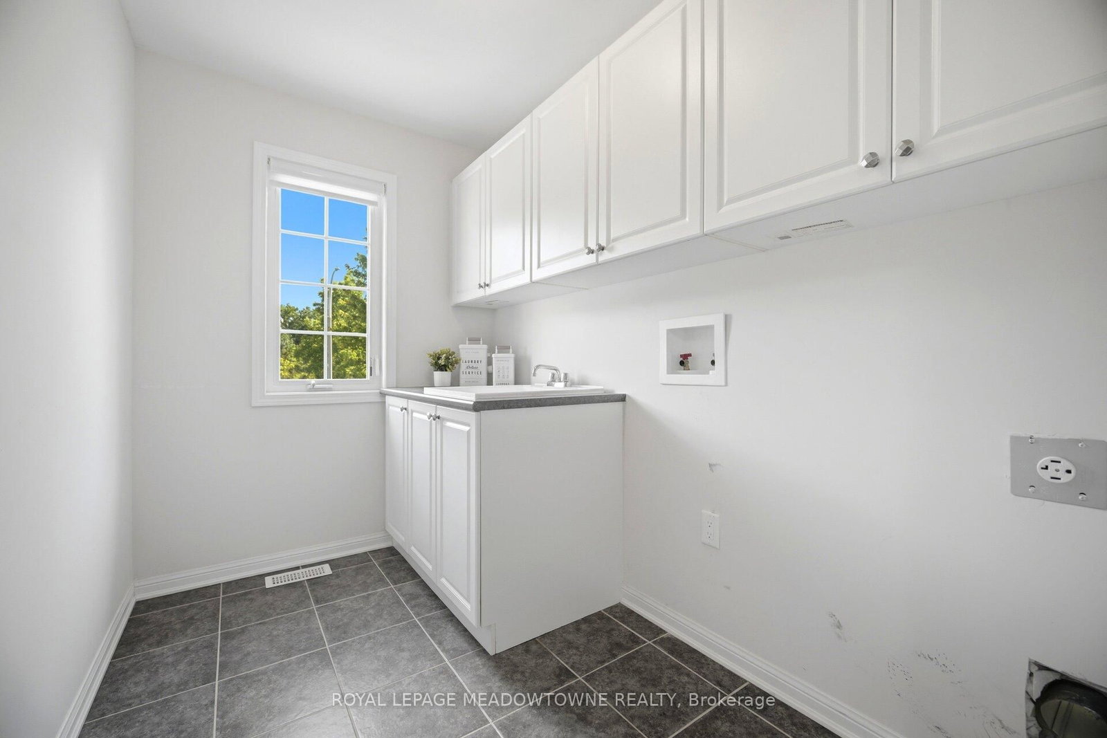 214 John W. Taylor Avenue W • New Tecumseth, ON photo 40
