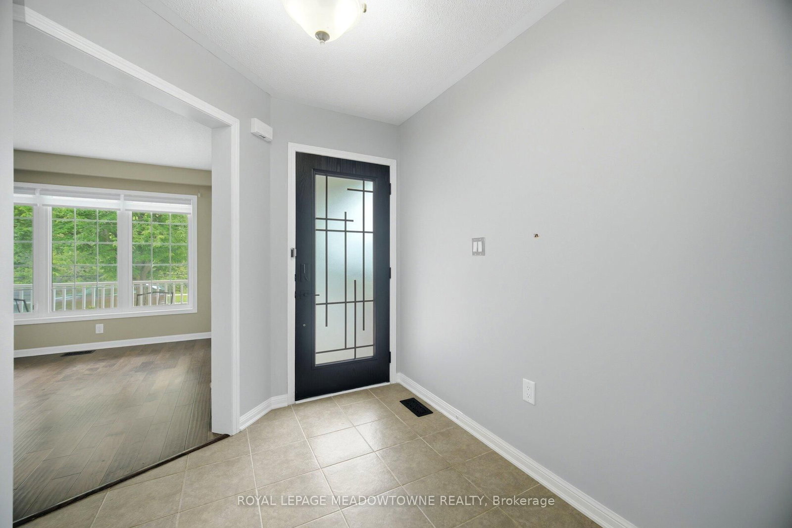 214 John W. Taylor Avenue W • New Tecumseth, ON photo 5