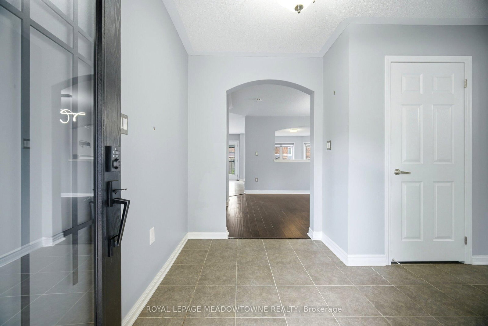 214 John W. Taylor Avenue W • New Tecumseth, ON photo 6
