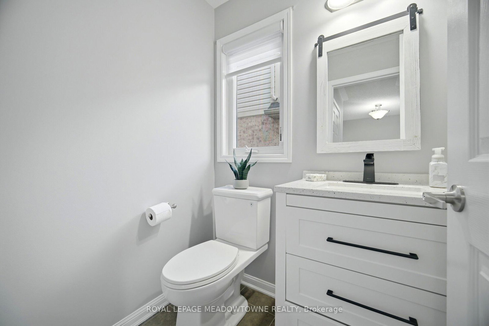 214 John W. Taylor Avenue W • New Tecumseth, ON photo 7