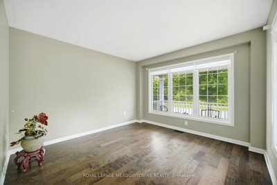 214 John W. Taylor Avenue W • New Tecumseth, ON photo 8