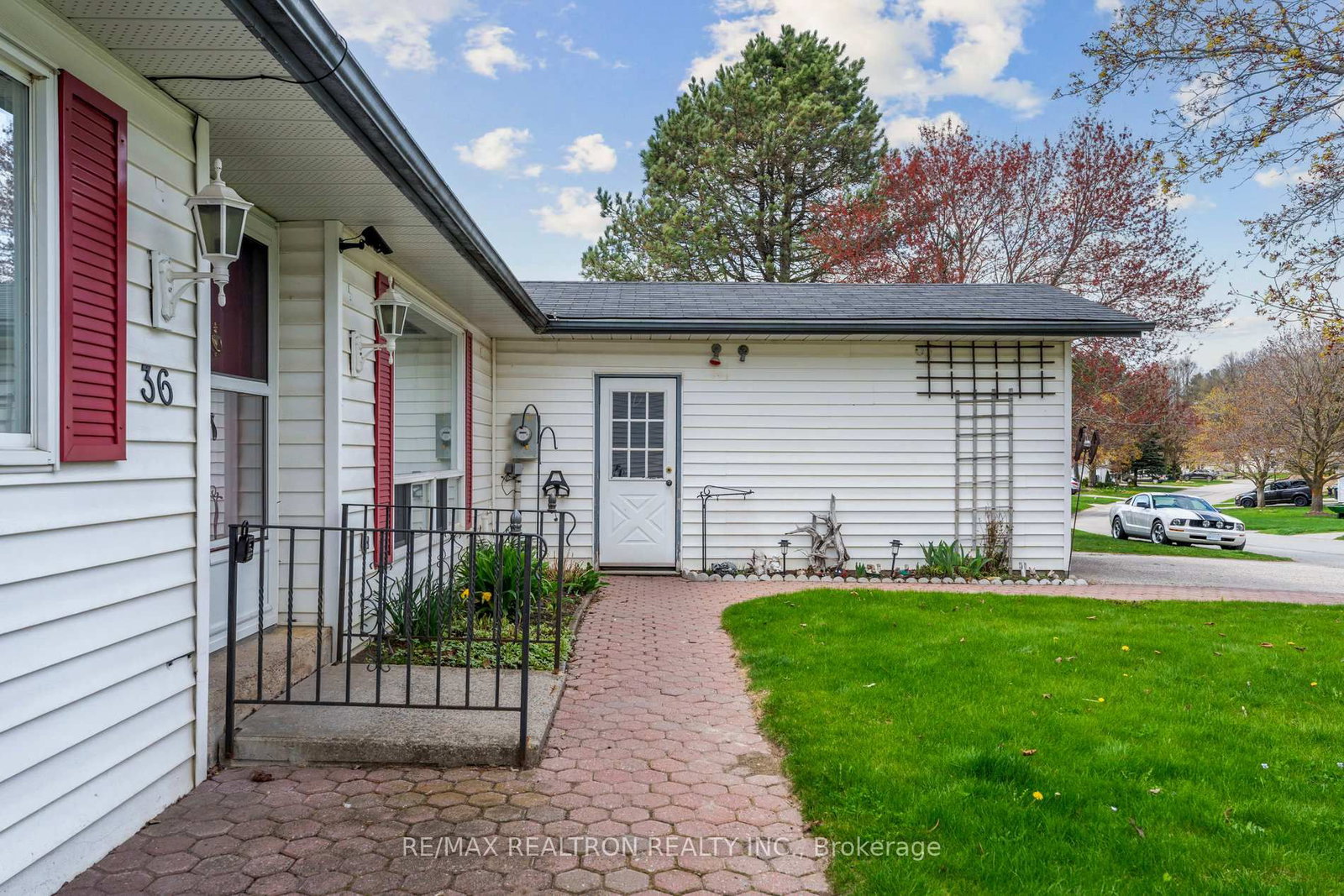 36 Tecumseth Pines Drive • New Tecumseth, ON photo 5