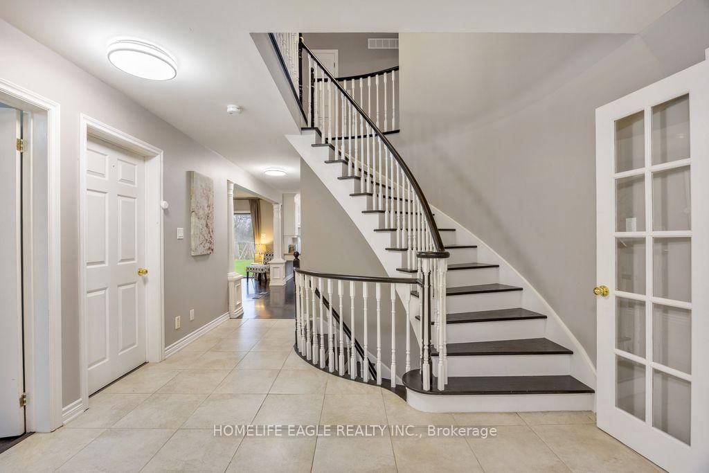 20286 Yonge Street • East Gwillimbury, ON photo 3