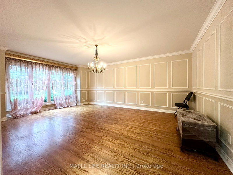52 Prince Edward Blvd photo 4