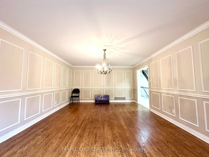52 Prince Edward Blvd photo 5