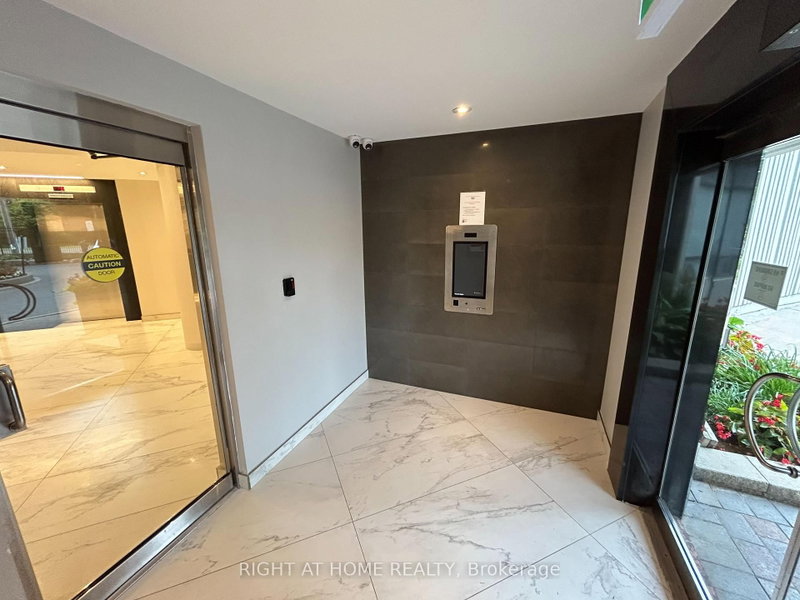 201 - 7460 Bathurst W