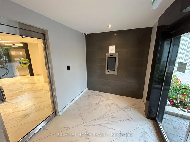 201 - 7460 Bathurst W