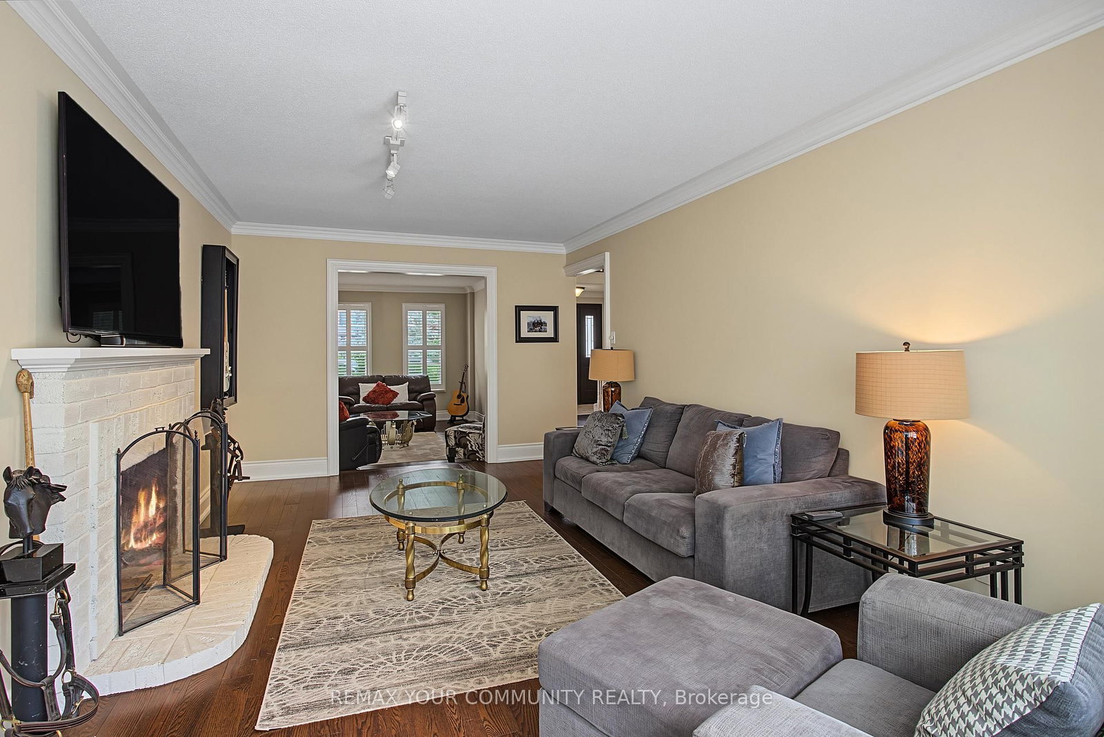 23 Cranberry Lane • Aurora, ON photo 8