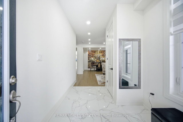 112 Bluebird Boulevard