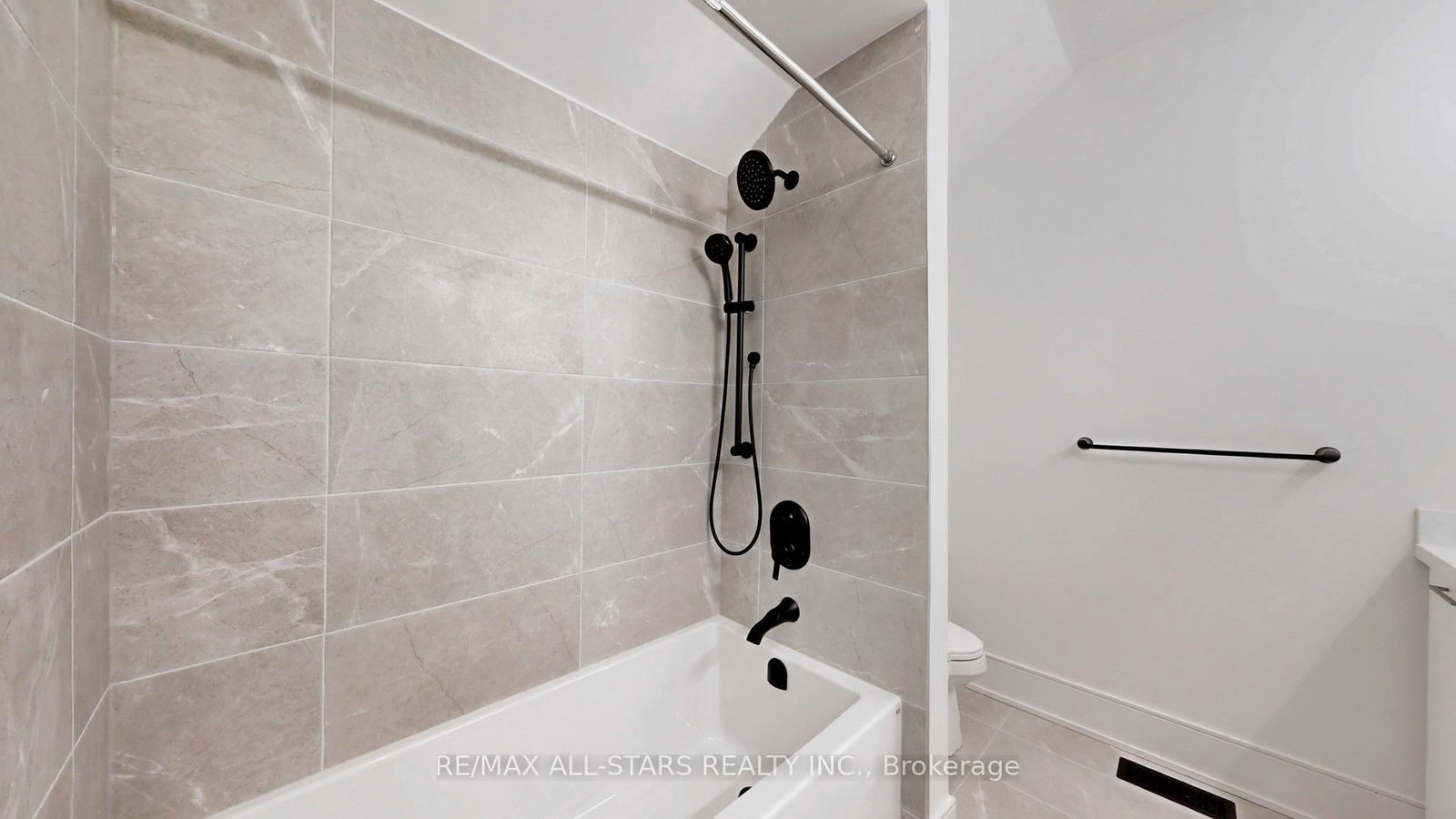 3 Lois Torrance Trail • Uxbridge, ON photo 35