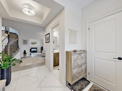 833 Langford Boulevard • Bradford West Gwillimbury, ON photo 4