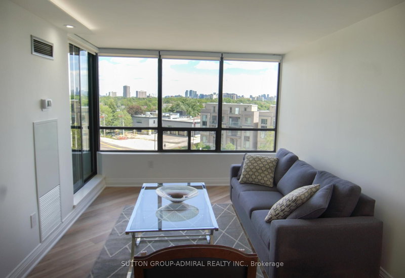 #606 - 7420 Bathurst Street