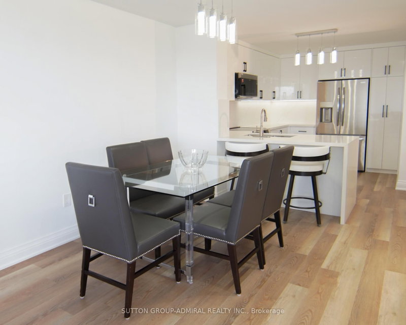 #606 - 7420 Bathurst Street