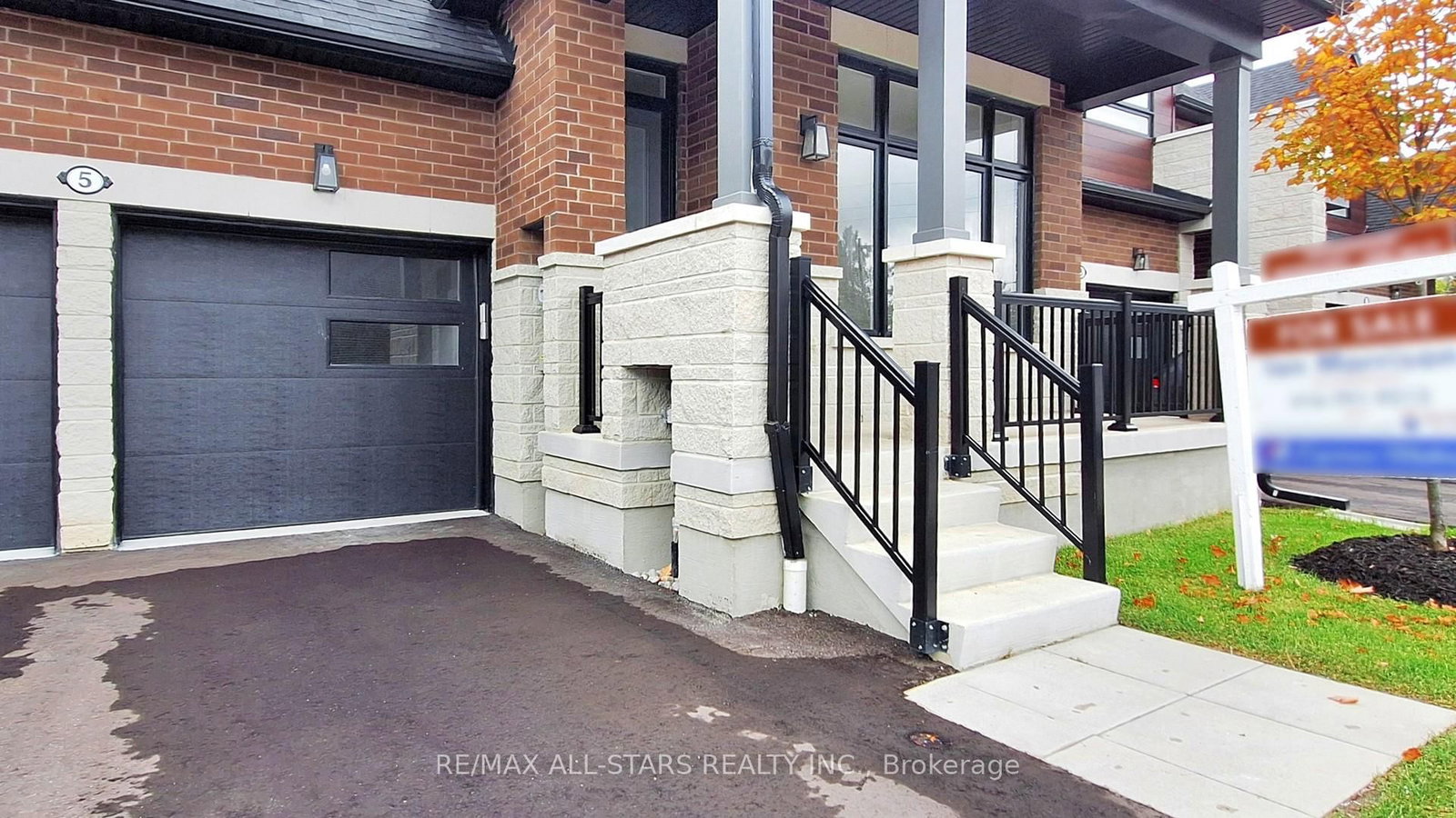 5 Vern Robertson Gate • Uxbridge, ON photo 4