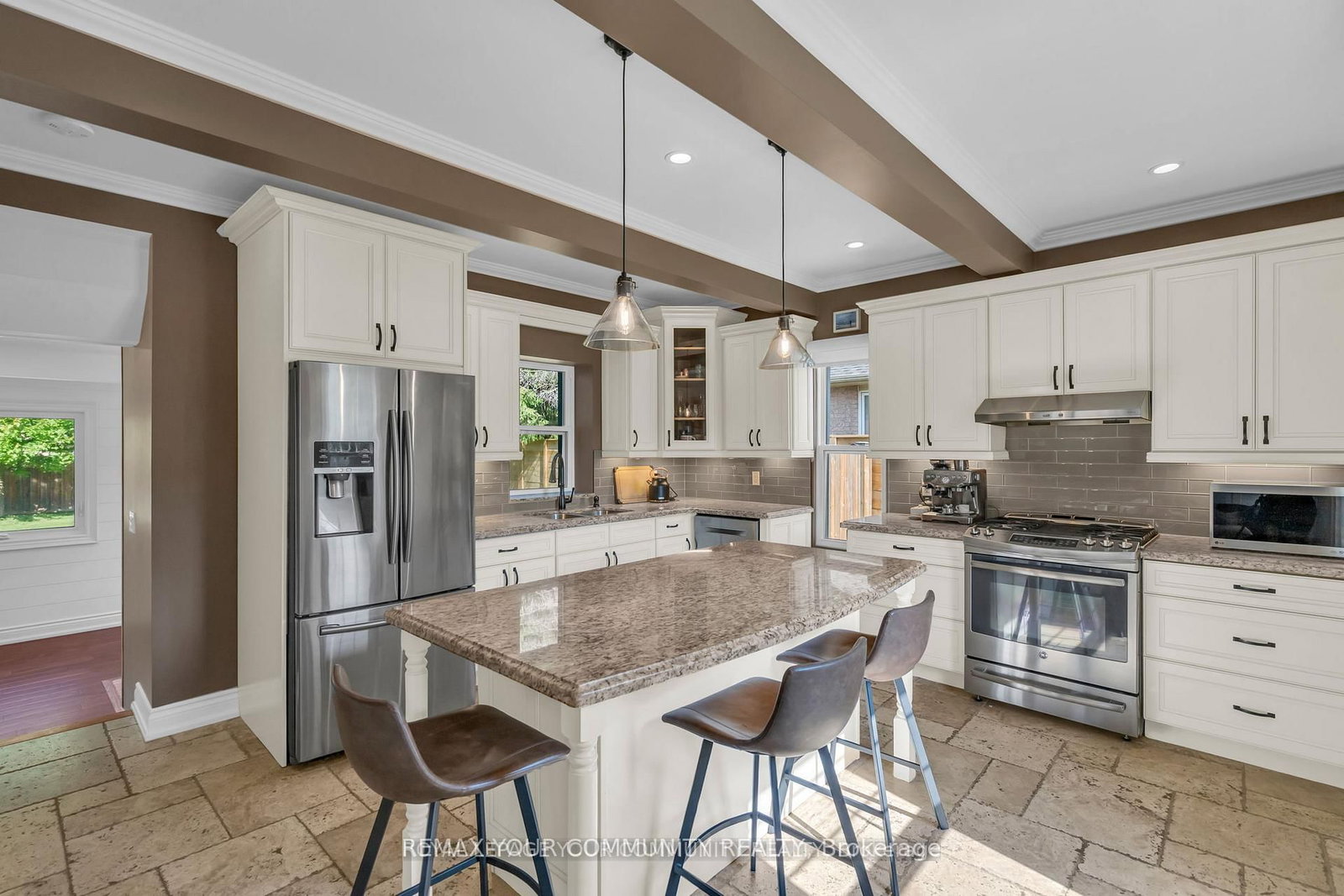21039 Dalton Road • Georgina, ON photo 7