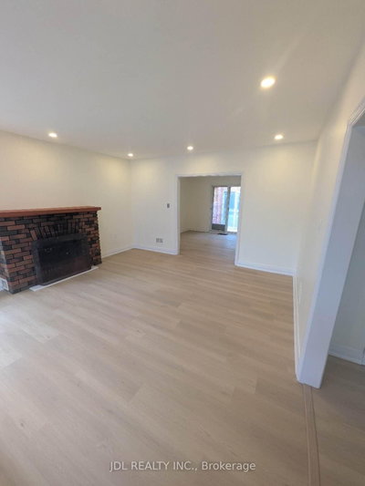 7900 Yonge Street — more photos