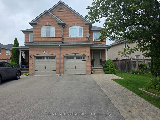 40 Echo Ridge Crescent