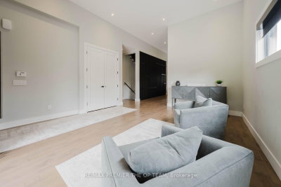 54 Cheltenham Avenue • Vaughan, ON photo 9