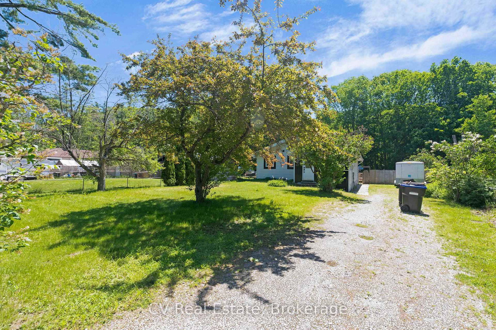 637 Pinegrove Avenue • Innisfil, ON photo 5