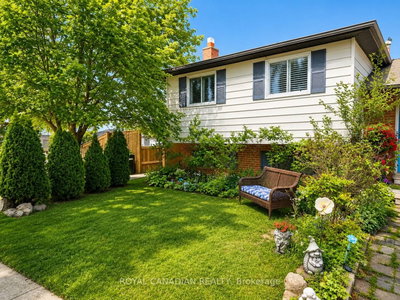 36 Maplegrove Avenue • Bradford West Gwillimbury, ON photo 2