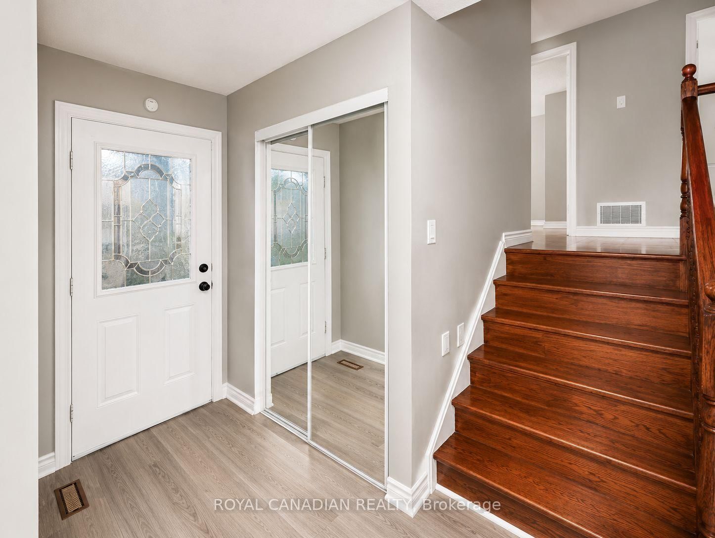 36 Maplegrove Avenue • Bradford West Gwillimbury, ON photo 3