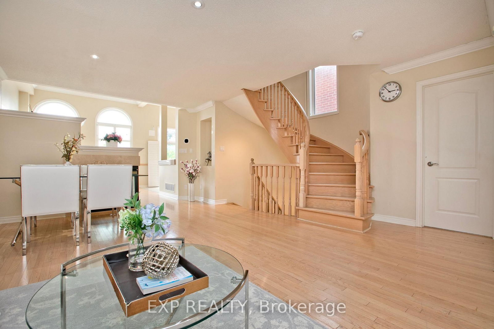 55 Sandway Crescent • Vaughan, ON photo 5