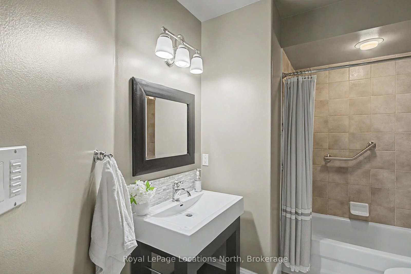 727 Madeline Heights • Newmarket, ON photo 20