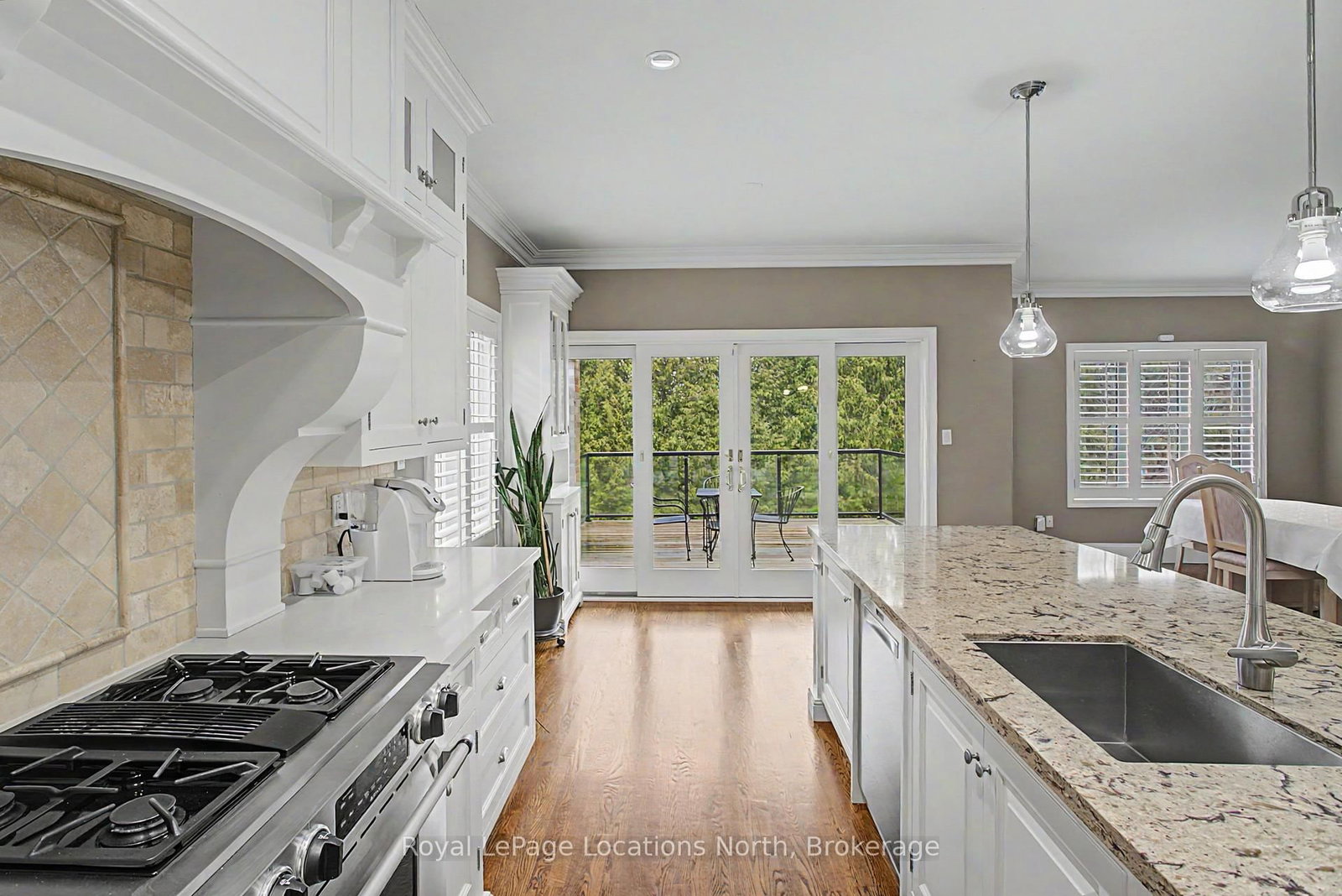 727 Madeline Heights • Newmarket, ON photo 6