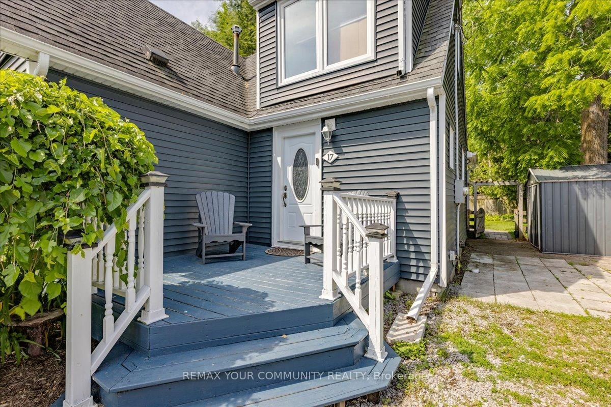17 Farley Circle • Georgina, ON photo 5