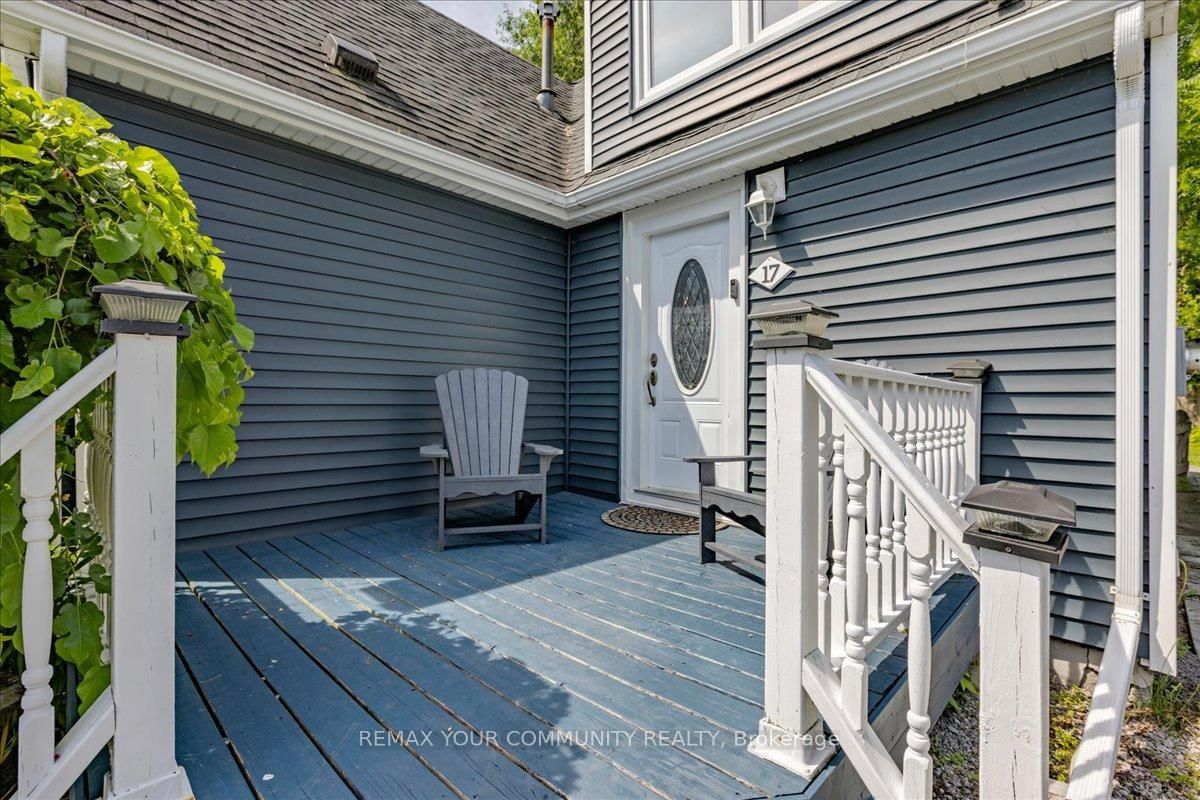 17 Farley Circle • Georgina, ON photo 6