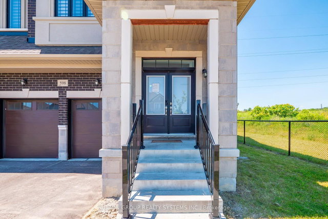 598 Kleinburg Summit Way