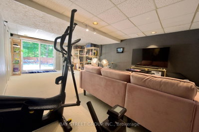22 Thurgate Crescent • Markham, ON photo 9