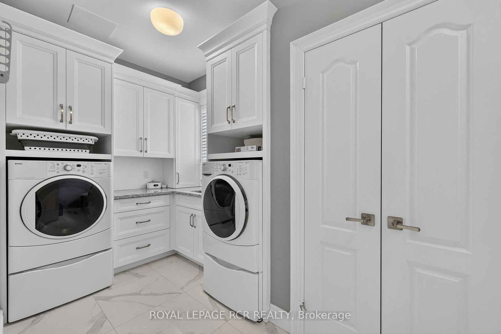 1071 Lockwood Circle • Newmarket, ON photo 19