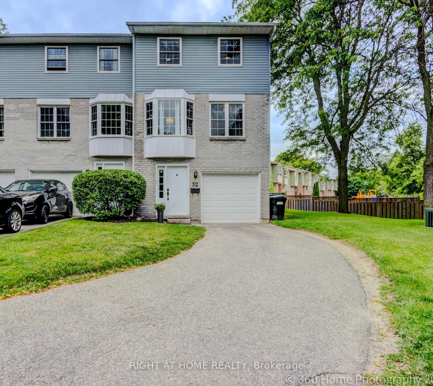 32 Harmony Circle • Bradford West Gwillimbury, ON photo 1