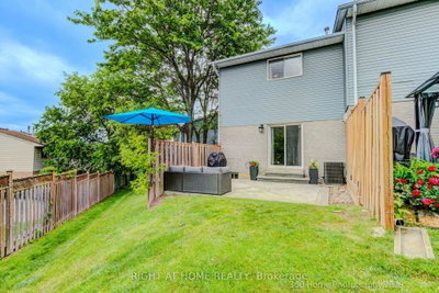 32 Harmony Circle • Bradford West Gwillimbury, ON photo 3